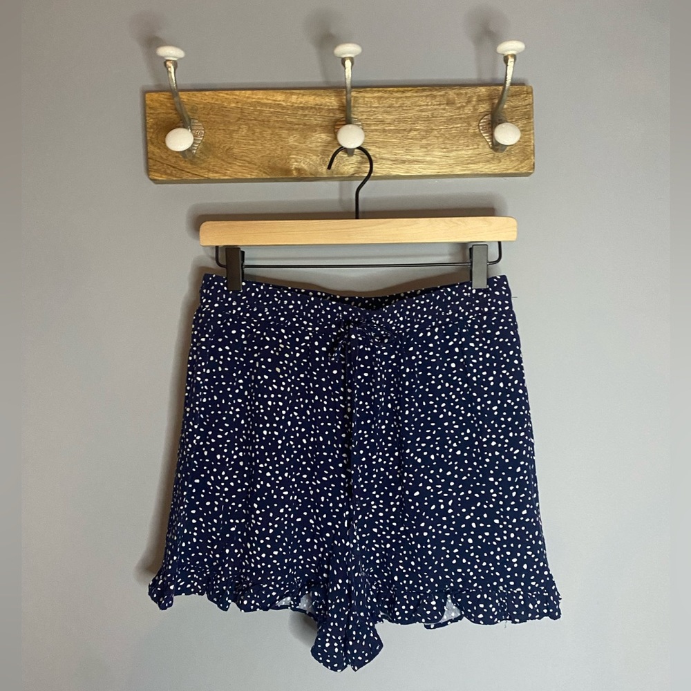 CeCe size small flow shorts (IT# 0031)